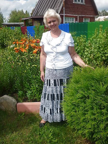 25P Russian mature woman with sexy legs!