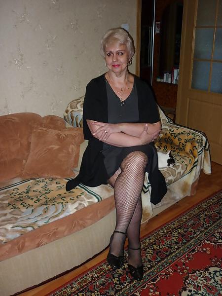 25P Russian mature woman with sexy legs!