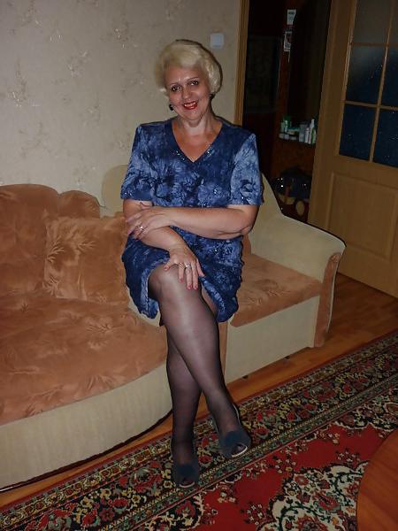 25P Russian mature woman with sexy legs!
