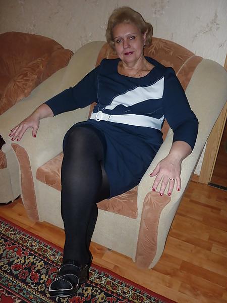 25P Russian mature woman with sexy legs!