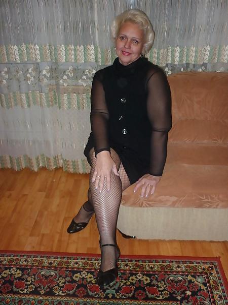25P Russian mature woman with sexy legs!