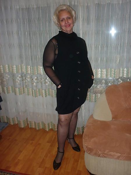 25P Russian mature woman with sexy legs!