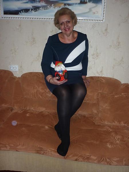 25P Russian mature woman with sexy legs!
