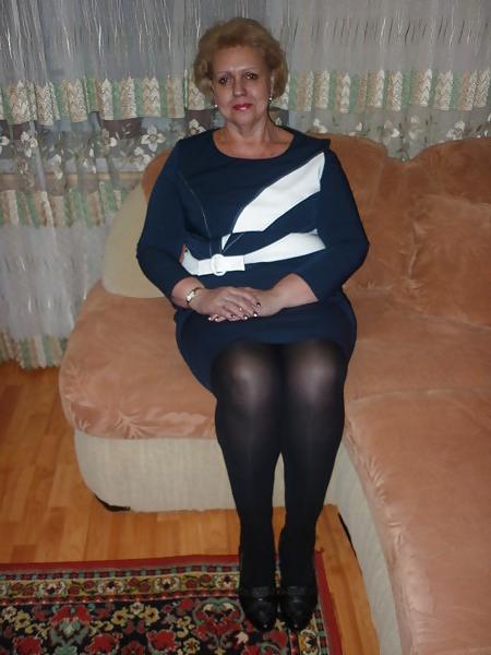 25P Russian mature woman with sexy legs!