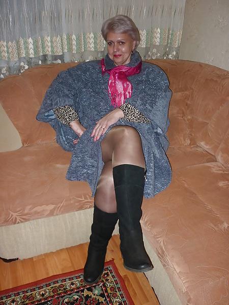 25P Russian mature woman with sexy legs!