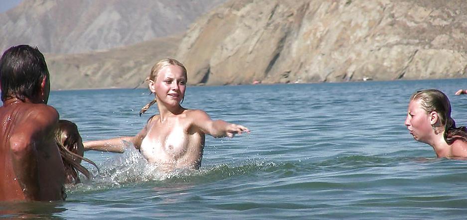 25P Horny Beach Day