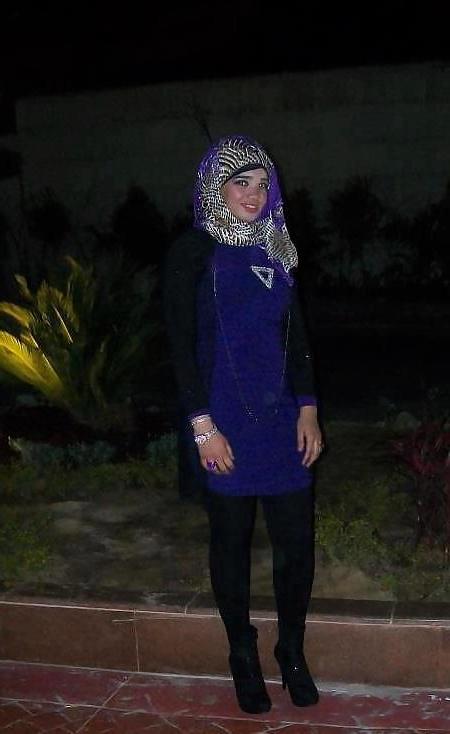 17P Arab Hijab Woman