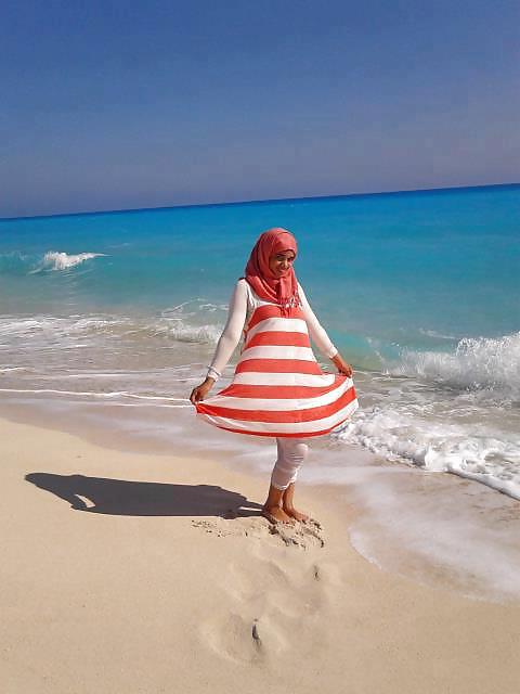 17P Arab Hijab Woman