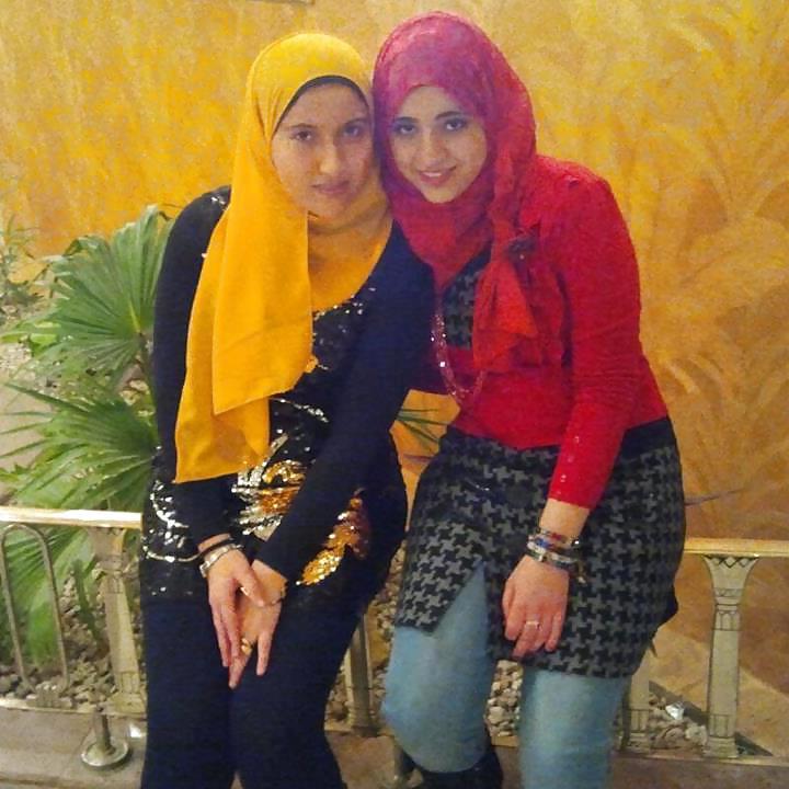 17P Arab Hijab Woman