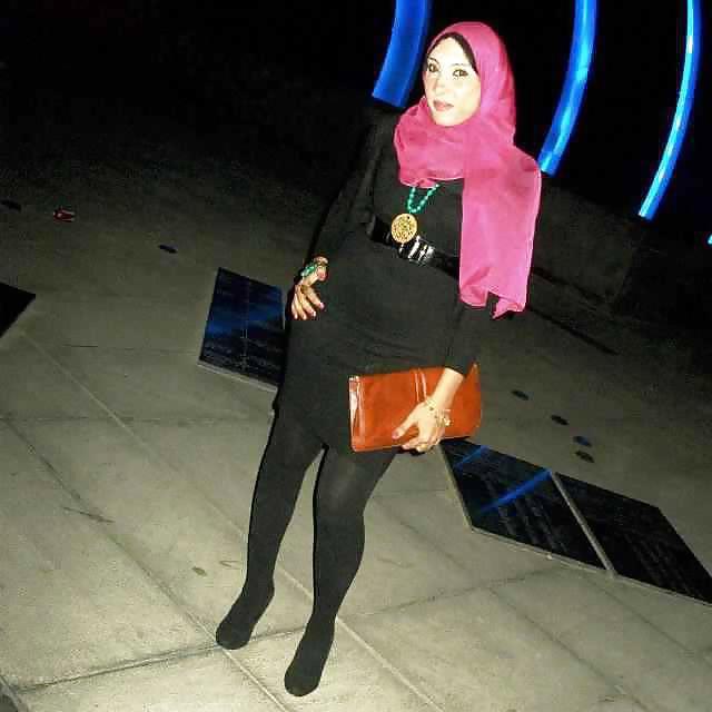 17P Arab Hijab Woman