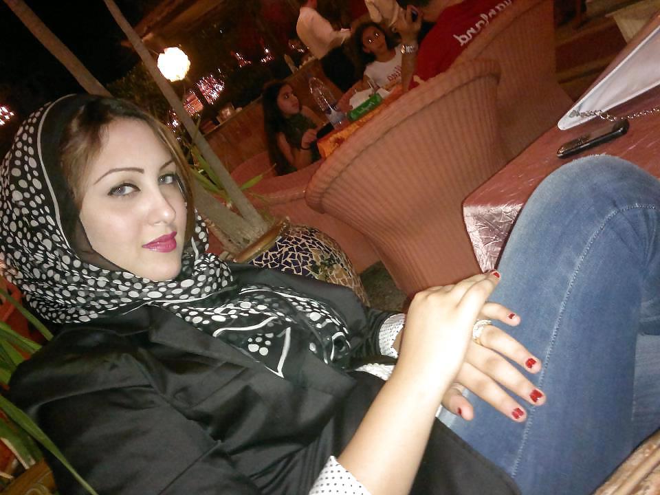 17P Arab Hijab Woman