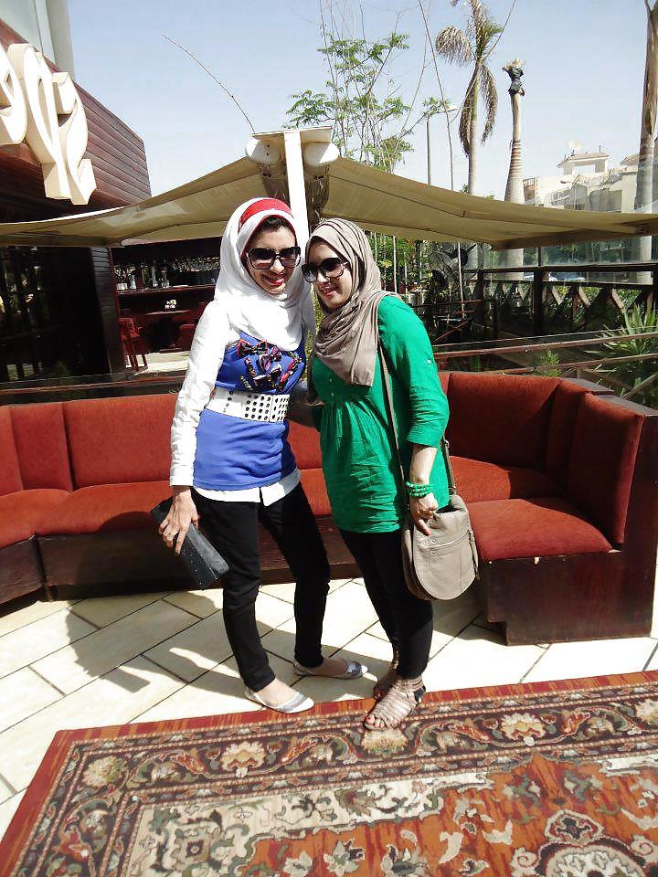 17P Arab Hijab Woman