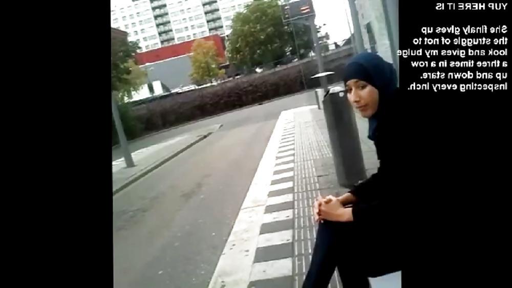 25P Bulge flash Arab girl