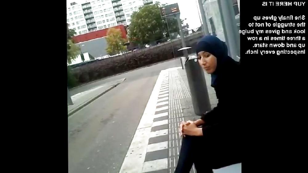 25P Bulge flash Arab girl