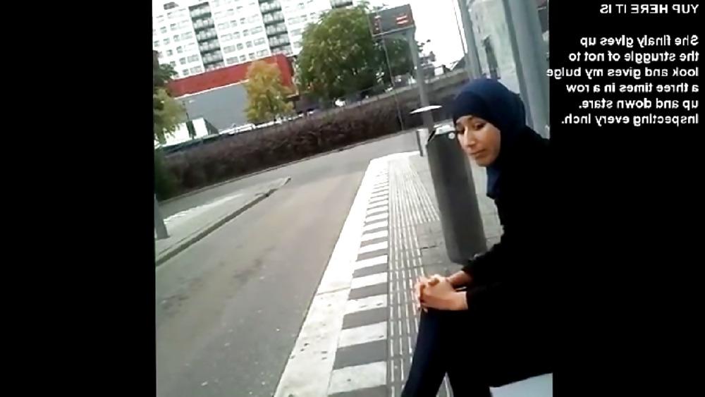 25P Bulge flash Arab girl