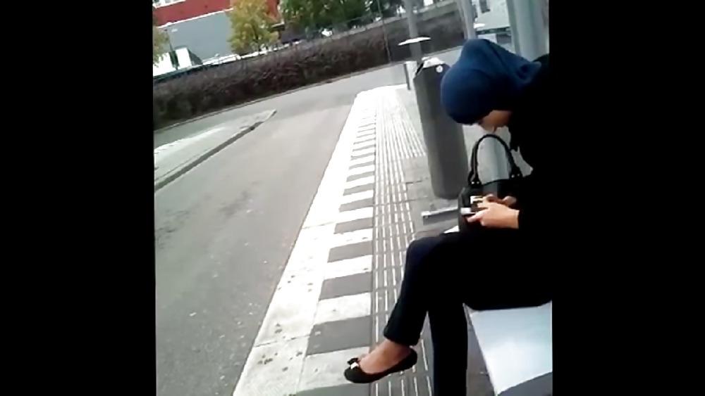 25P Bulge flash Arab girl