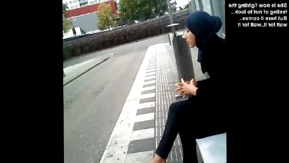 25P Bulge flash Arab girl
