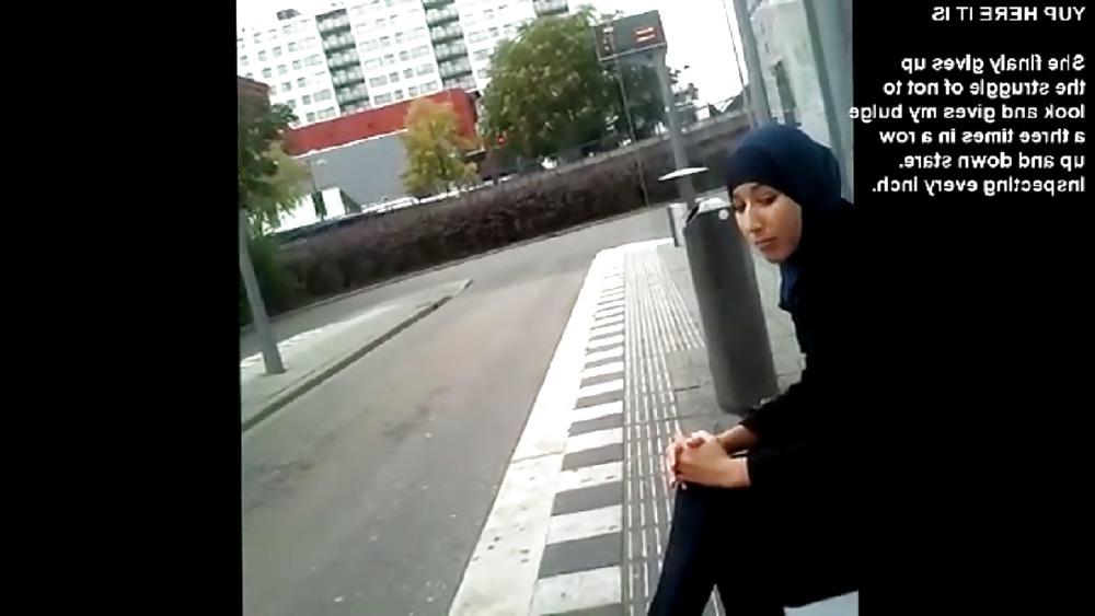 25P Bulge flash Arab girl