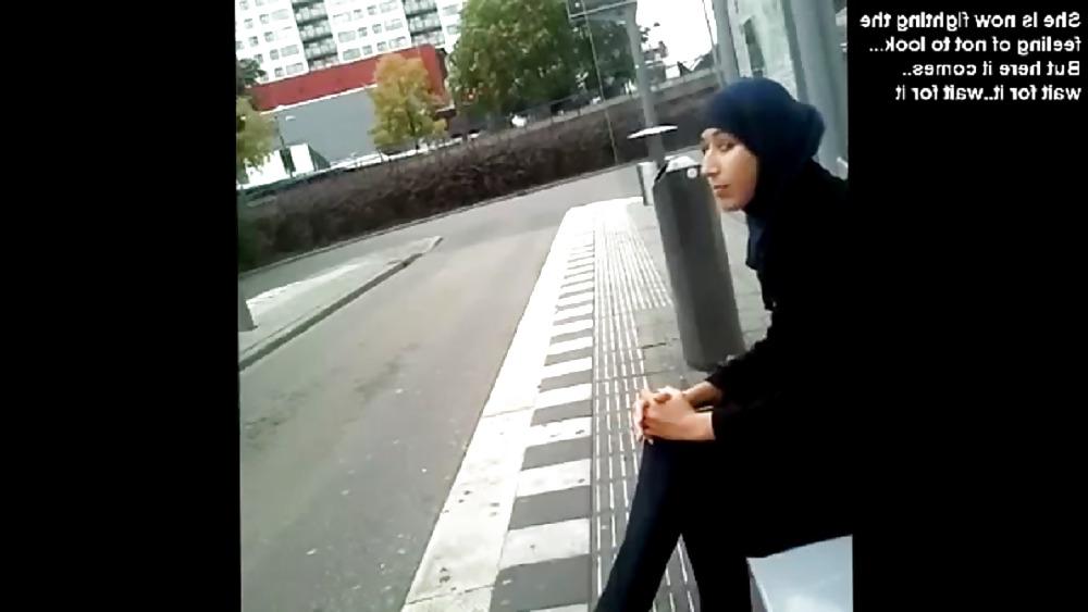 25P Bulge flash Arab girl