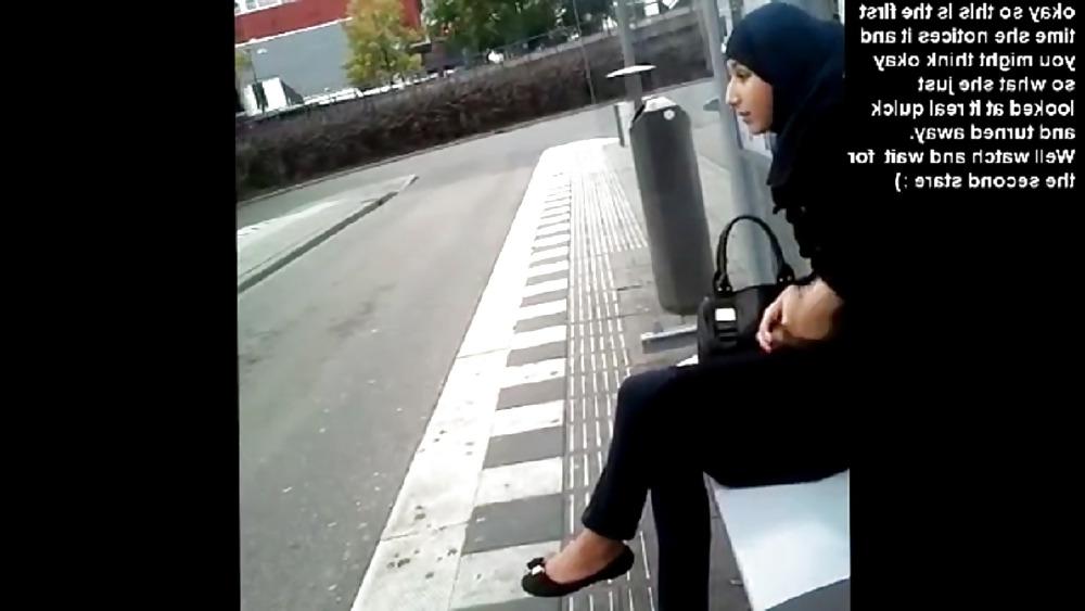 25P Bulge flash Arab girl