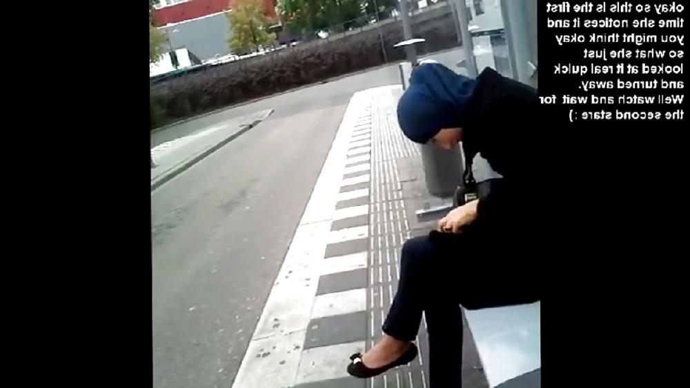 25P Bulge flash Arab girl