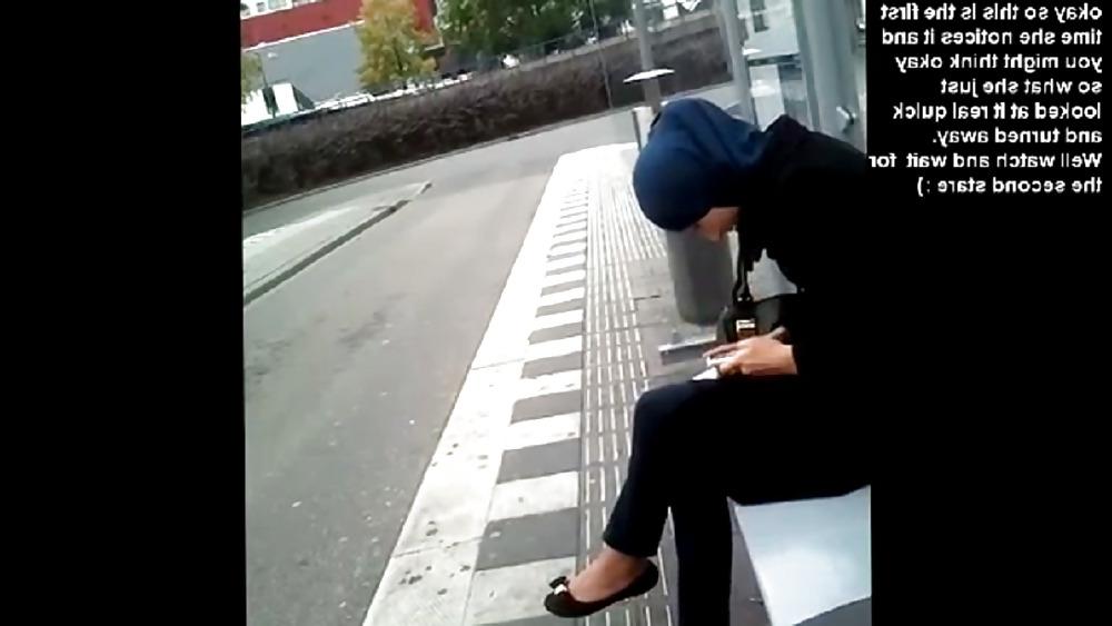 25P Bulge flash Arab girl
