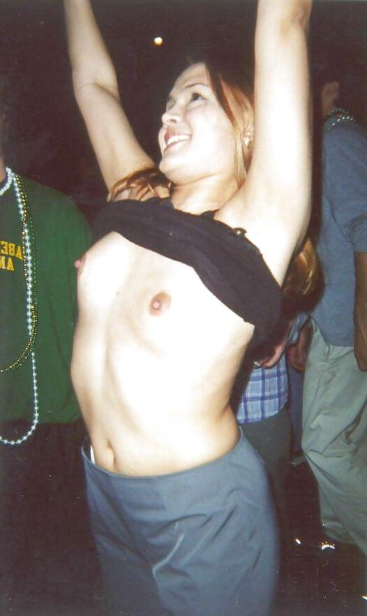 25P Amateur boob flash collection
