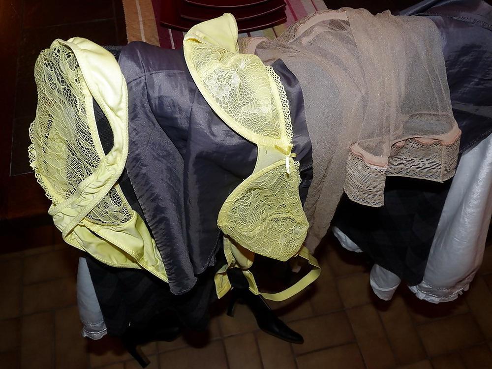 25P Mature woman and her underwear!
