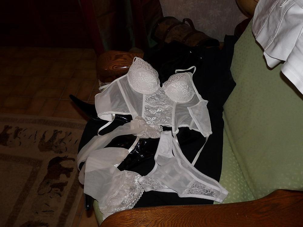25P Mature woman and her underwear!