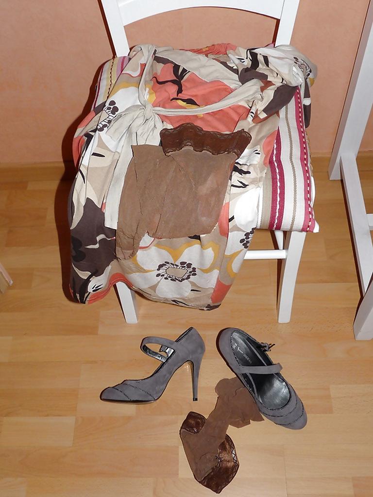 25P Mature woman and her underwear!