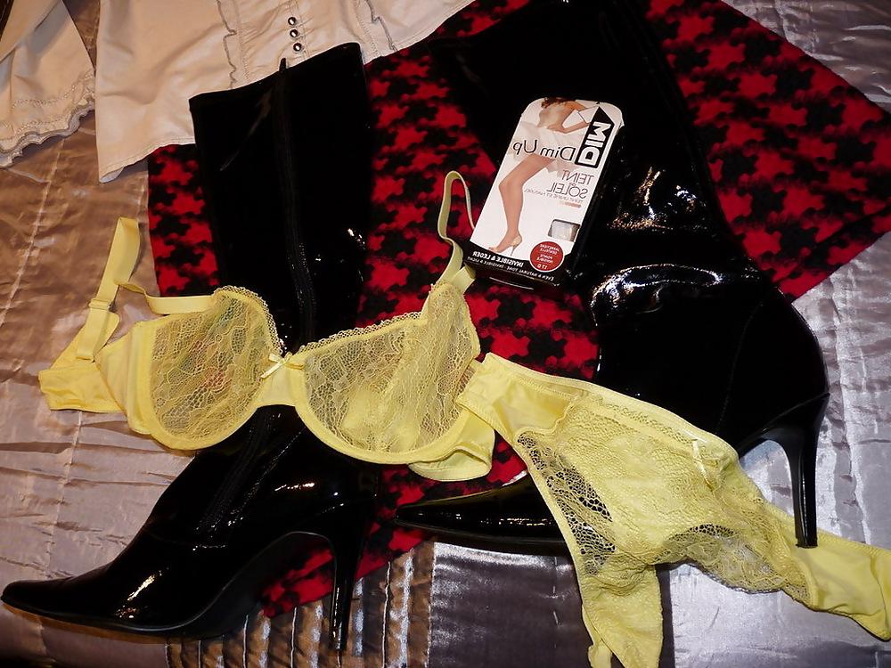 25P Mature woman and her underwear!