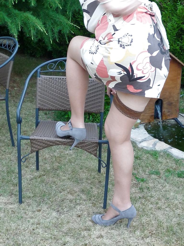 25P Mature woman and her underwear!