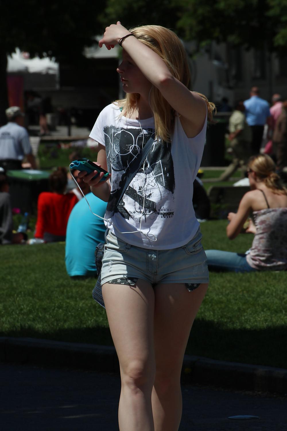 16P Sexy girl in short pants