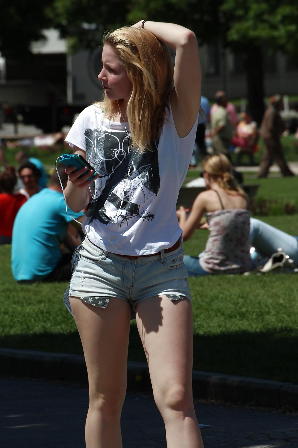 16P Sexy girl in short pants