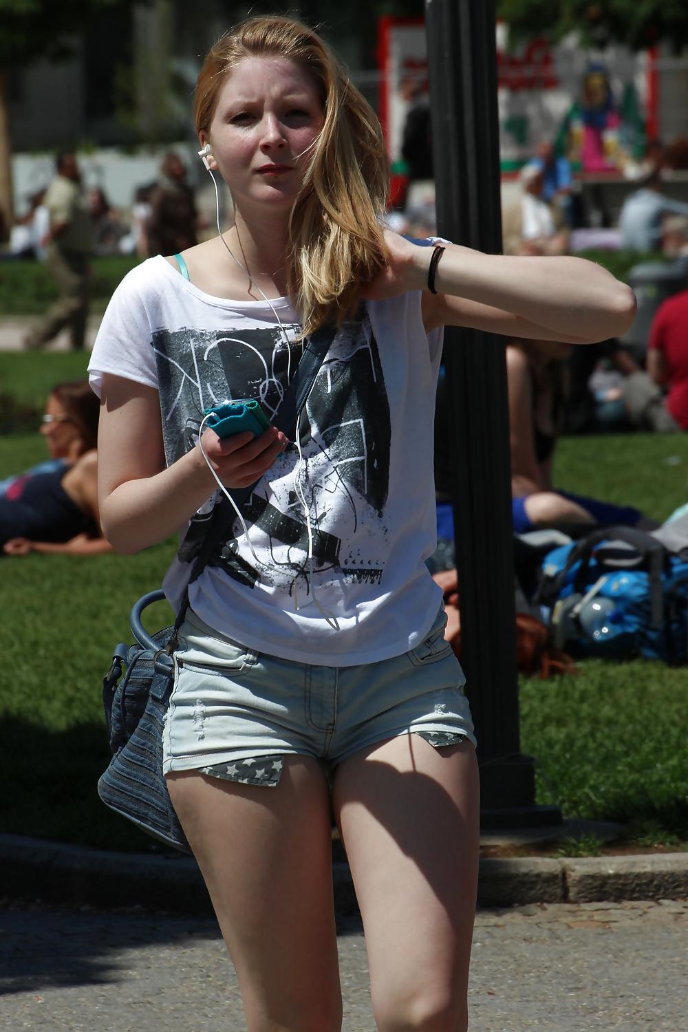 16P Sexy girl in short pants