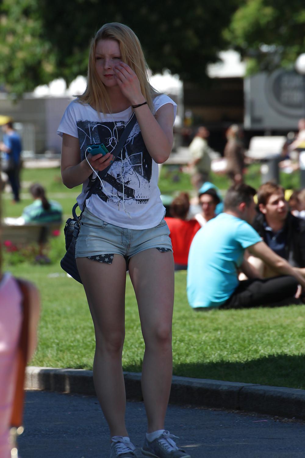 16P Sexy girl in short pants