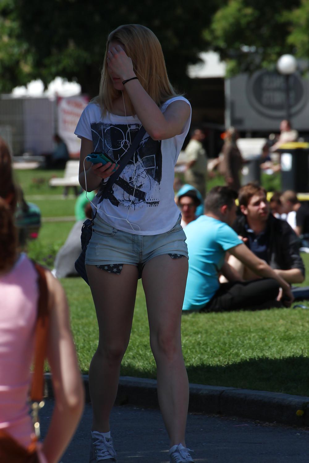 16P Sexy girl in short pants