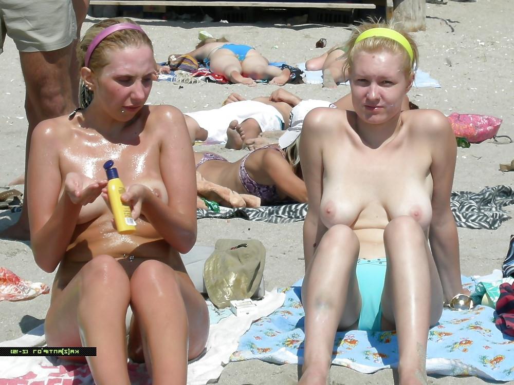20P Naked beach 39.