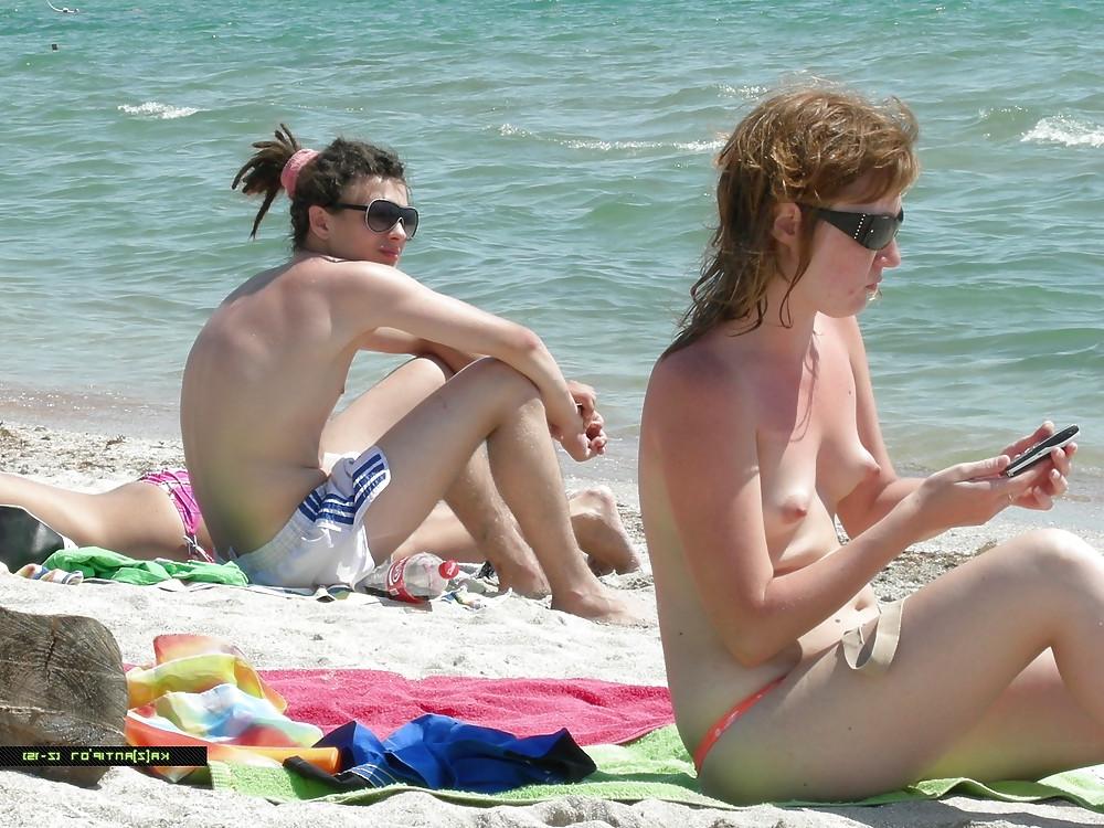 20P Naked beach 39.