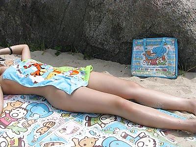25P Hong Kong Gal Naughty Bikini Pictures At Local Beaches