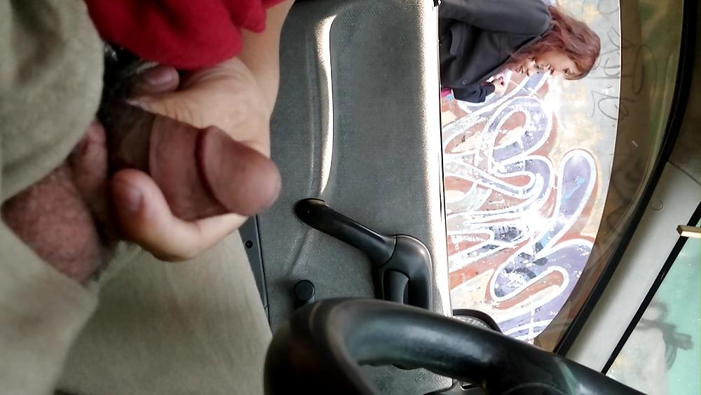 14P Flashing, exhibicionismo, mostrando el pene en la calle 7