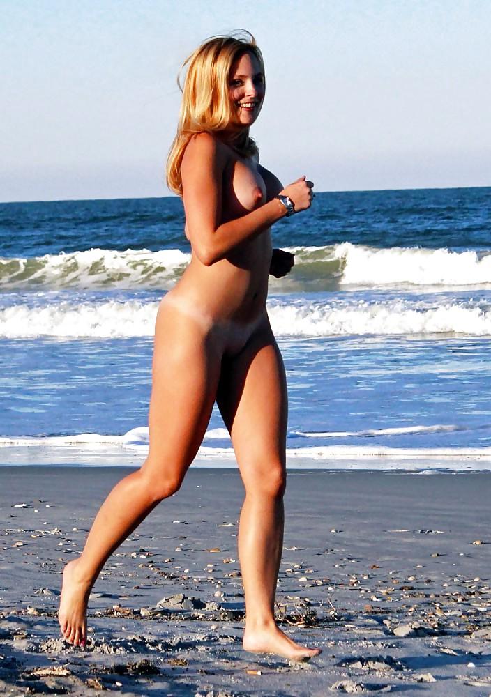 25P NUDE AT THE BEACH