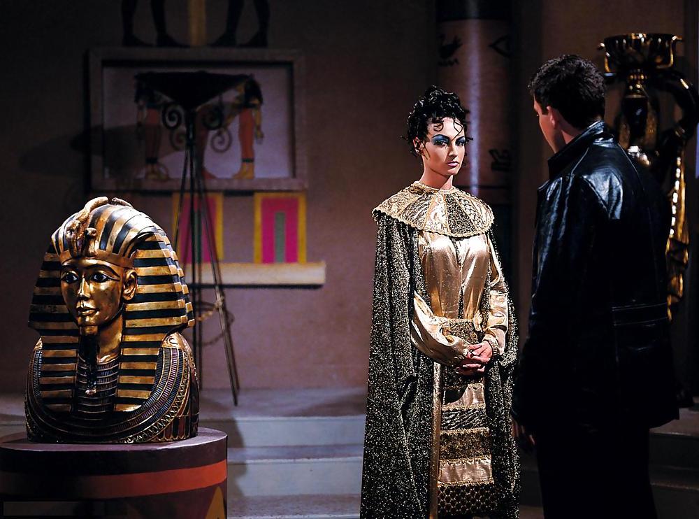 16P Egyptian princess Laura Angel gets double penetrated