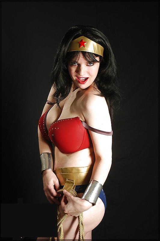 25P Cosplay wonder woman