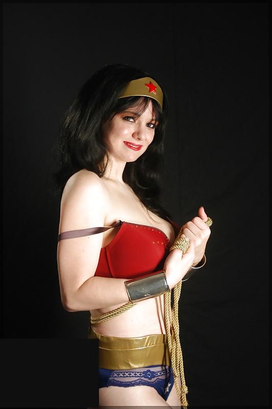 25P Cosplay wonder woman