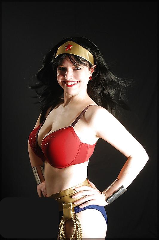 25P Cosplay wonder woman