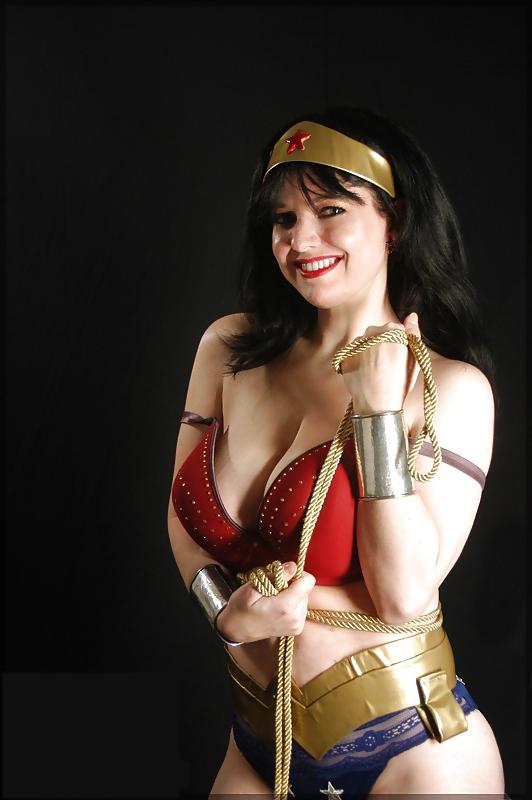 25P Cosplay wonder woman