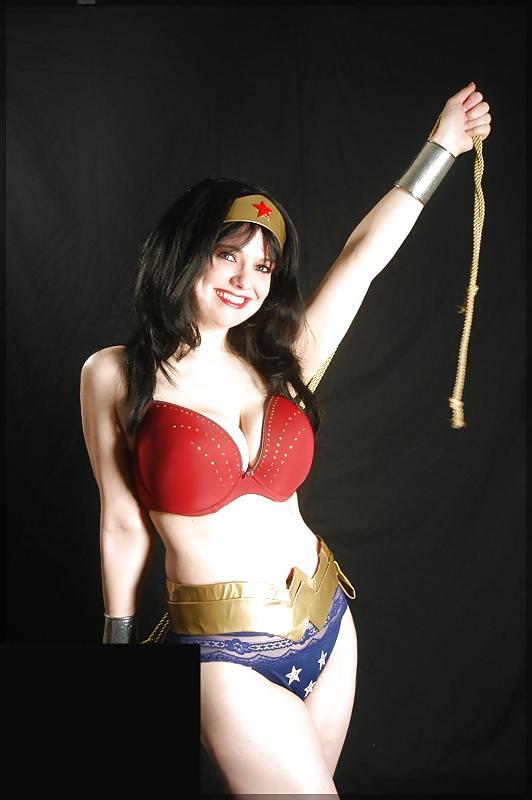25P Cosplay wonder woman