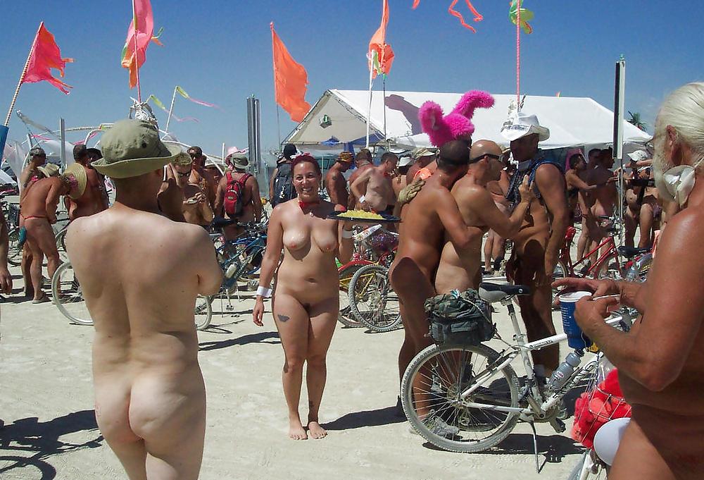 25P Nudist Beach Fun