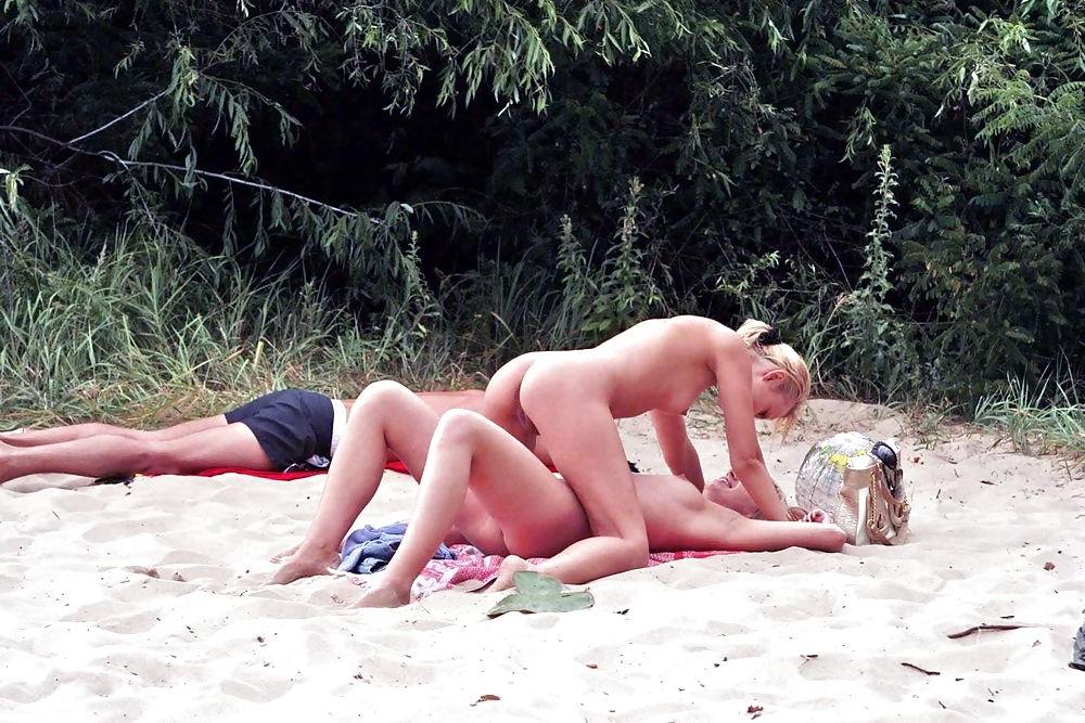 25P Nudist Beach Fun